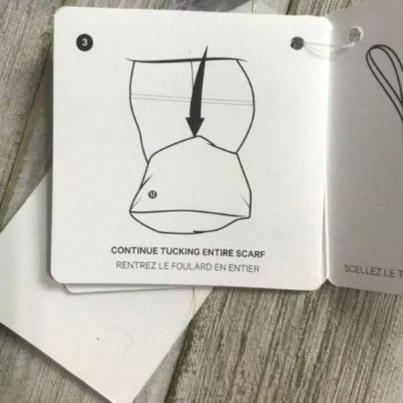 Lululemon Pack in the Heat Black Scarf, Brand New with Tag - Picture 7 of 8